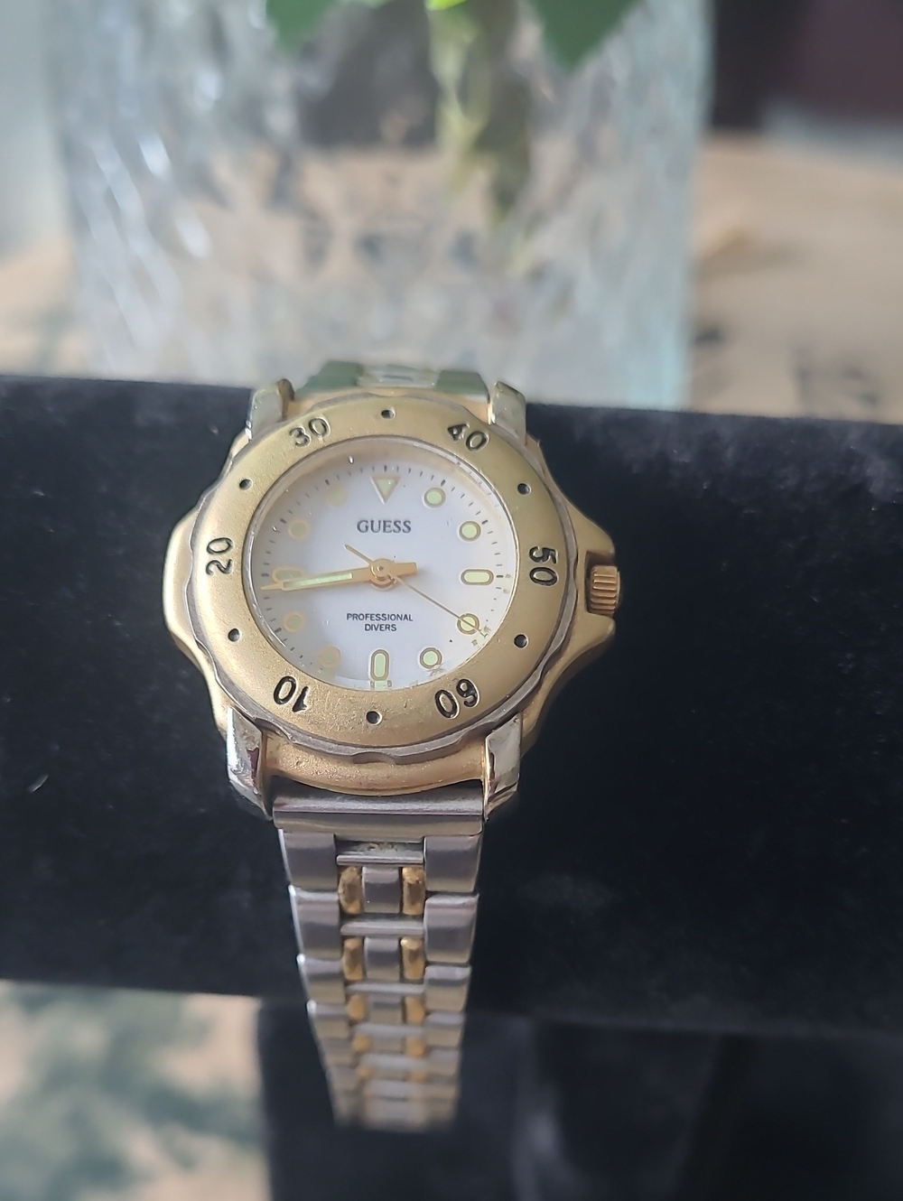 vintage Guess Professional Divers